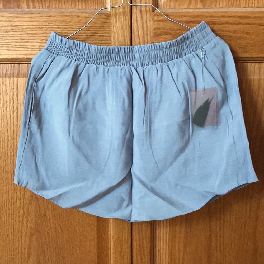 Forever 21, size S. Women’s skirt w/ pockets. Light grey to a grey blueish tint.